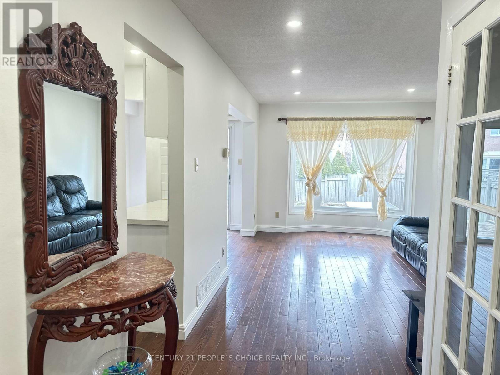 Property Photo: 152 Observatory Lane ON L4C 8K8