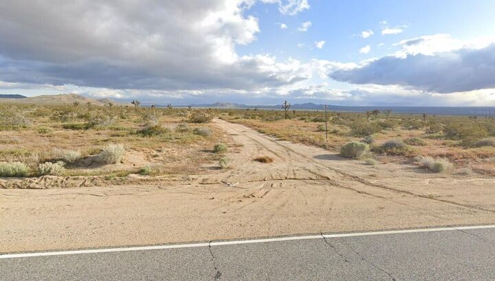 Property Photo:  15600 E Ave H  CA 93535 