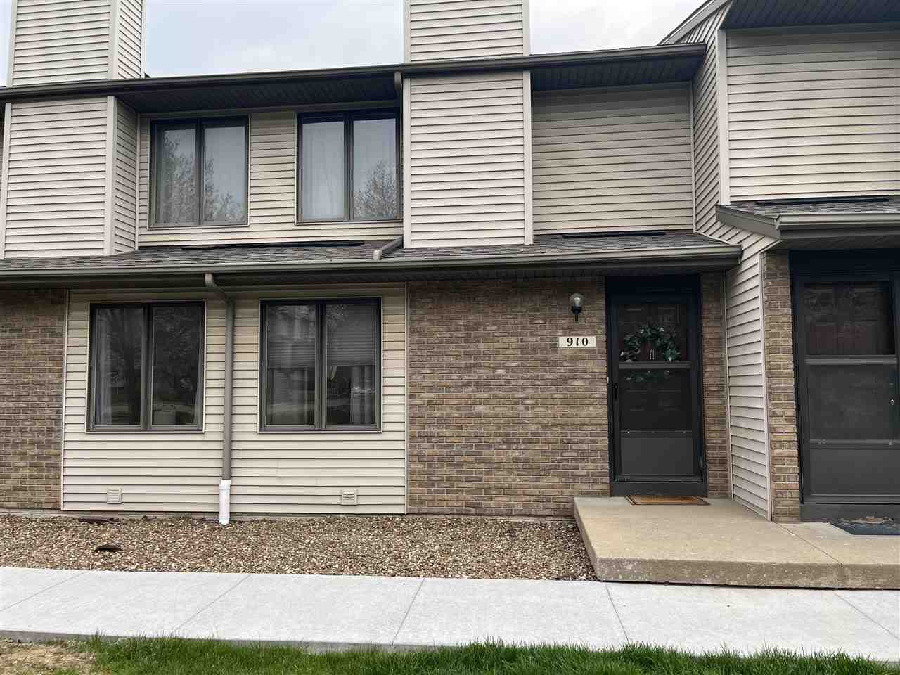 Property Photo: 910 West Side Dr. IA 52246