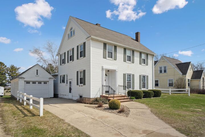 Property Photo:  418 Commercial Street  IA 52076 