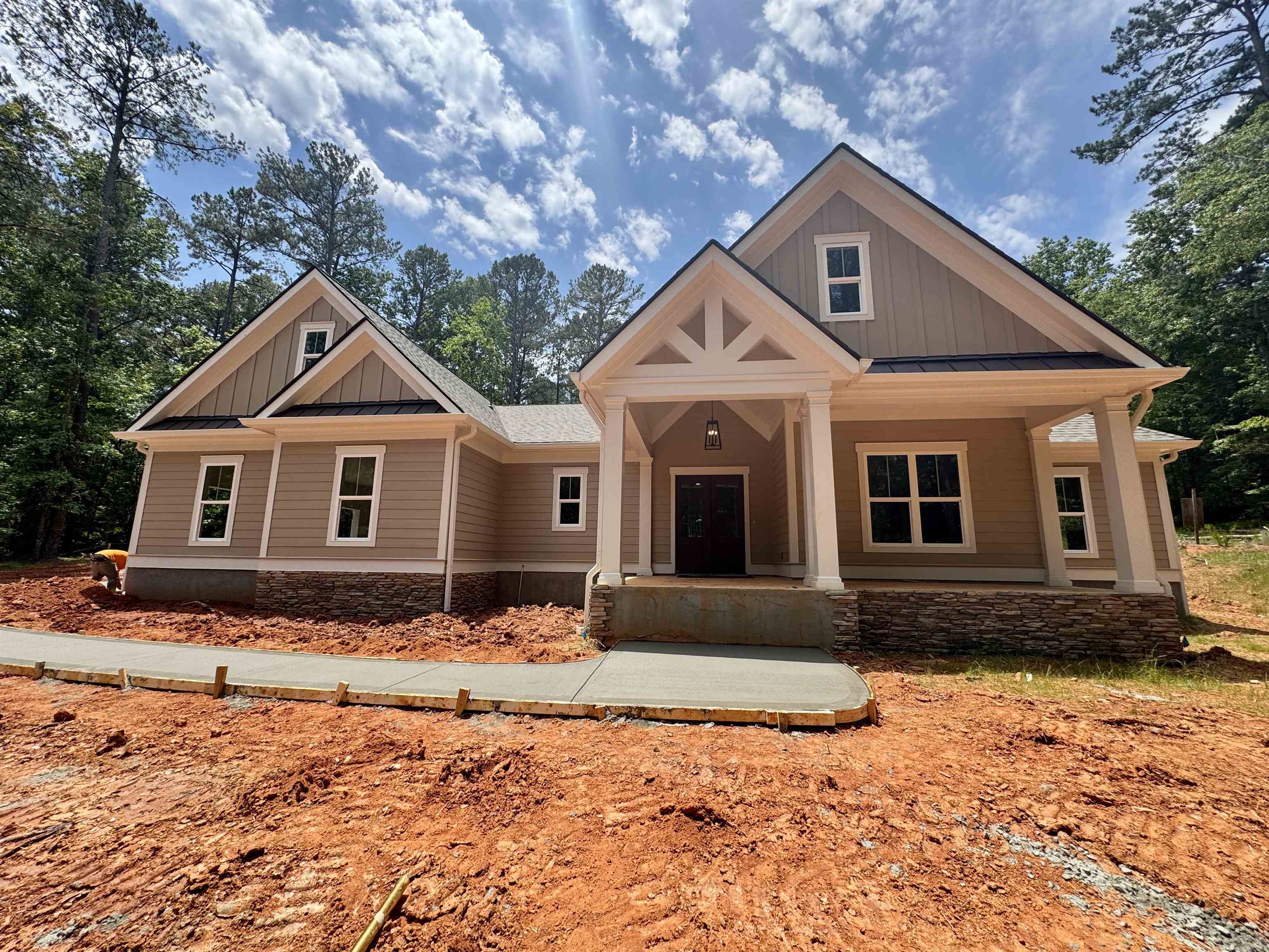 Property Photo: 1061 Eagle Bluff Court GA 30642