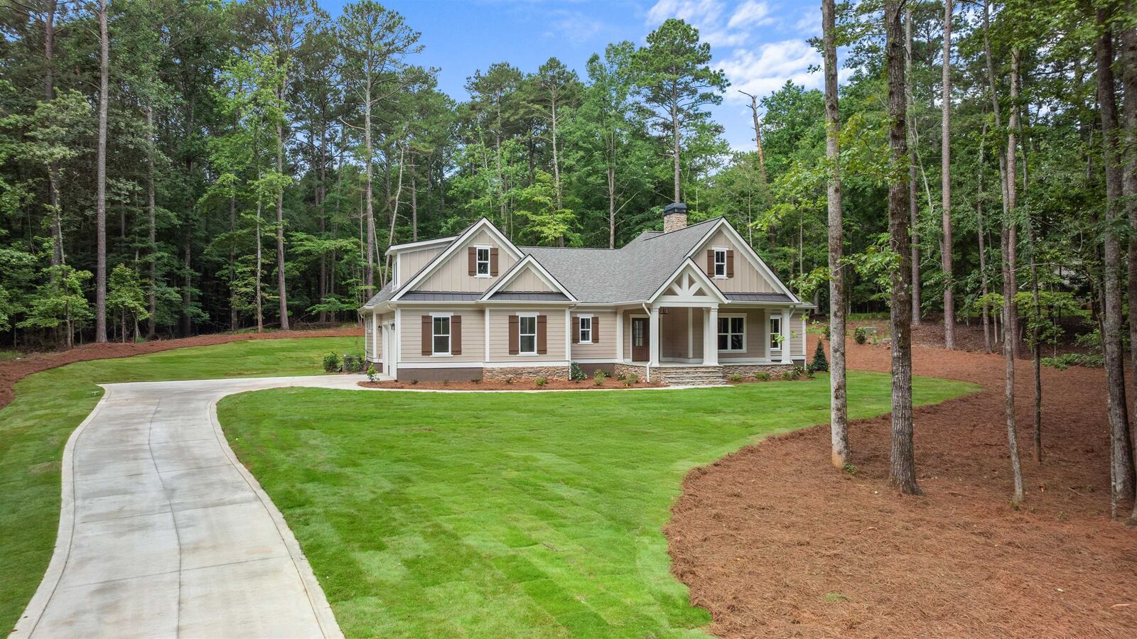 Property Photo:  1061 Eagle Bluff Court  GA 30642 