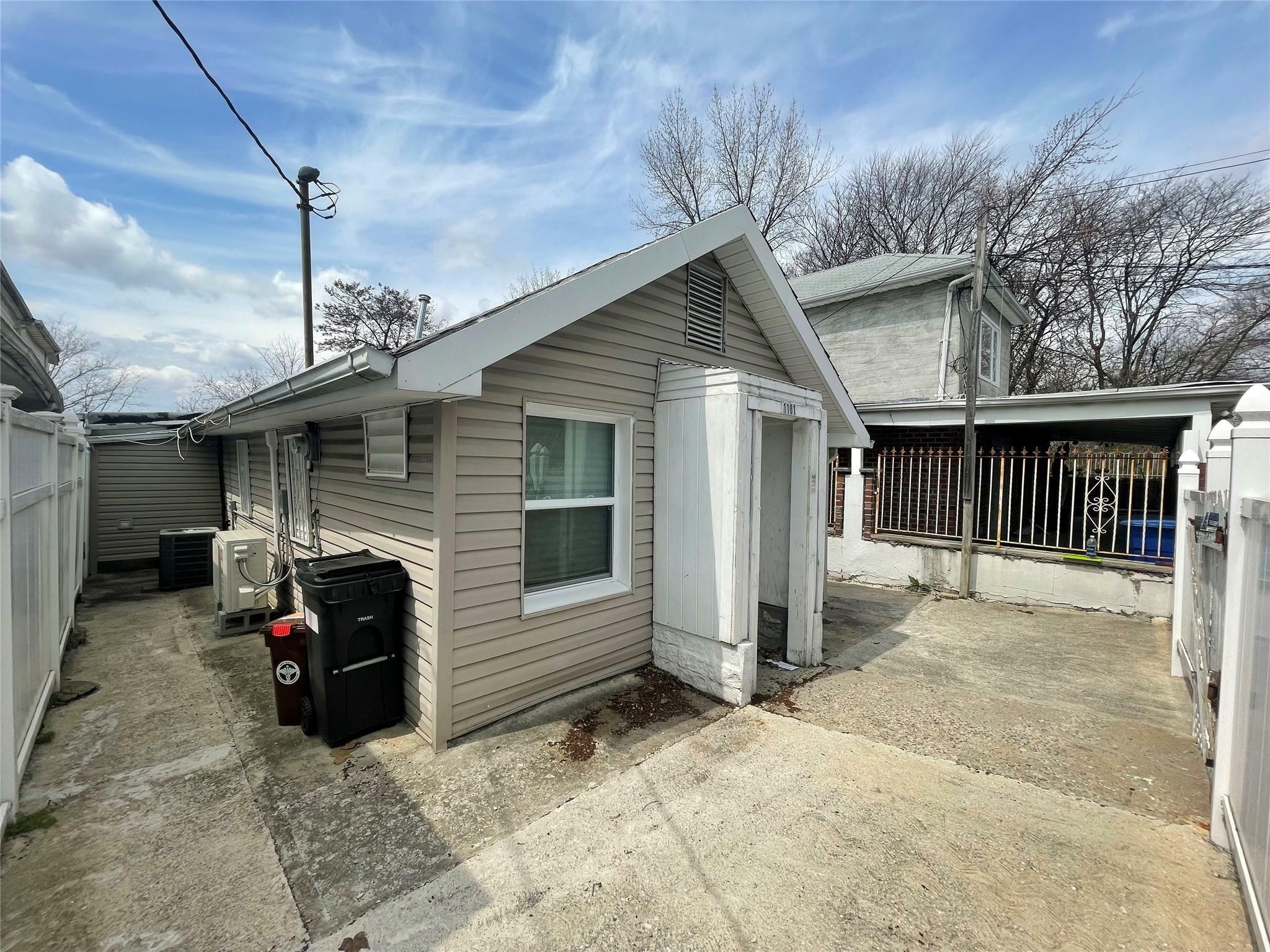 Property Photo: 1101 Harding Park NY 10473