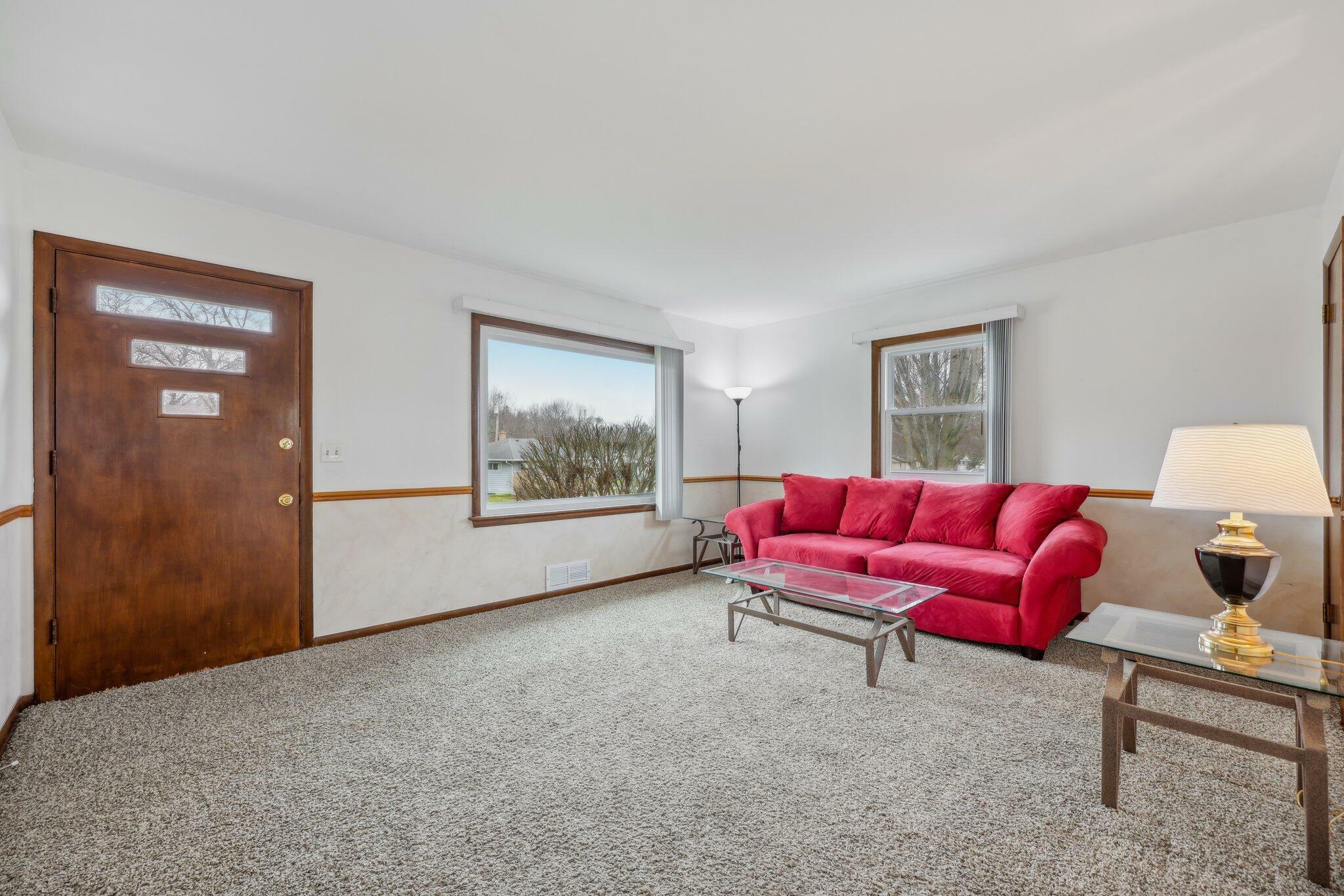 Property Photo: 1124 Aspen Dr WI 53188