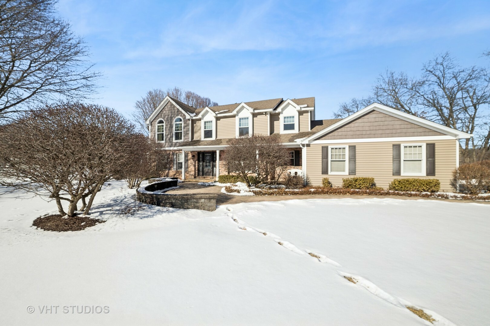 Property Photo: 38W718 Evanswood Lane IL 60174