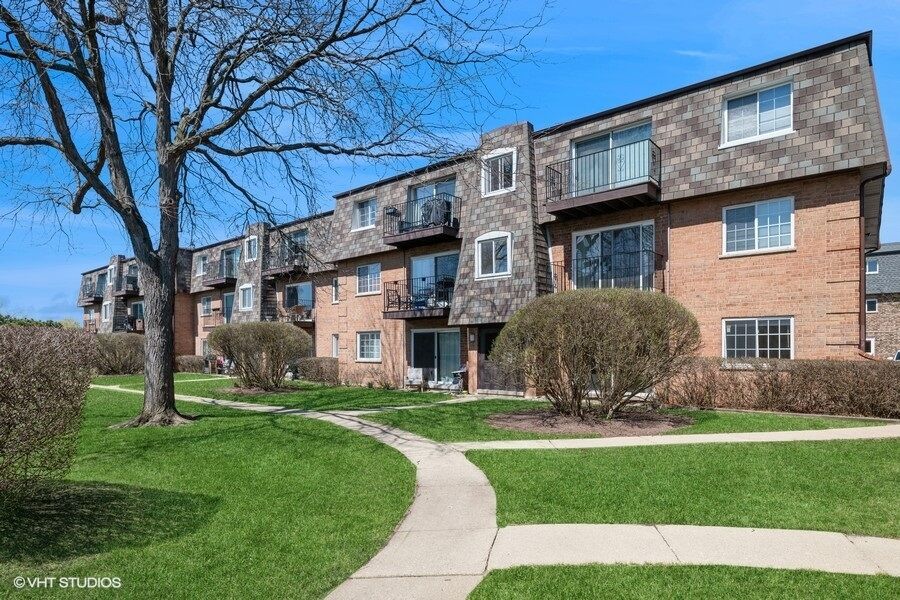 Property Photo:  9397 Bay Colony Drive 1E  IL 60016 