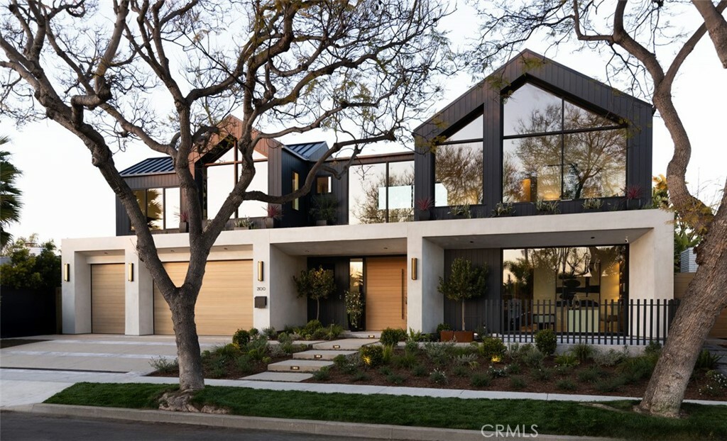 Property Photo: 2100 Windward Ln CA 92660