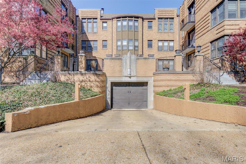 Property Photo: 705 Westwood Drive 3C MO 63105