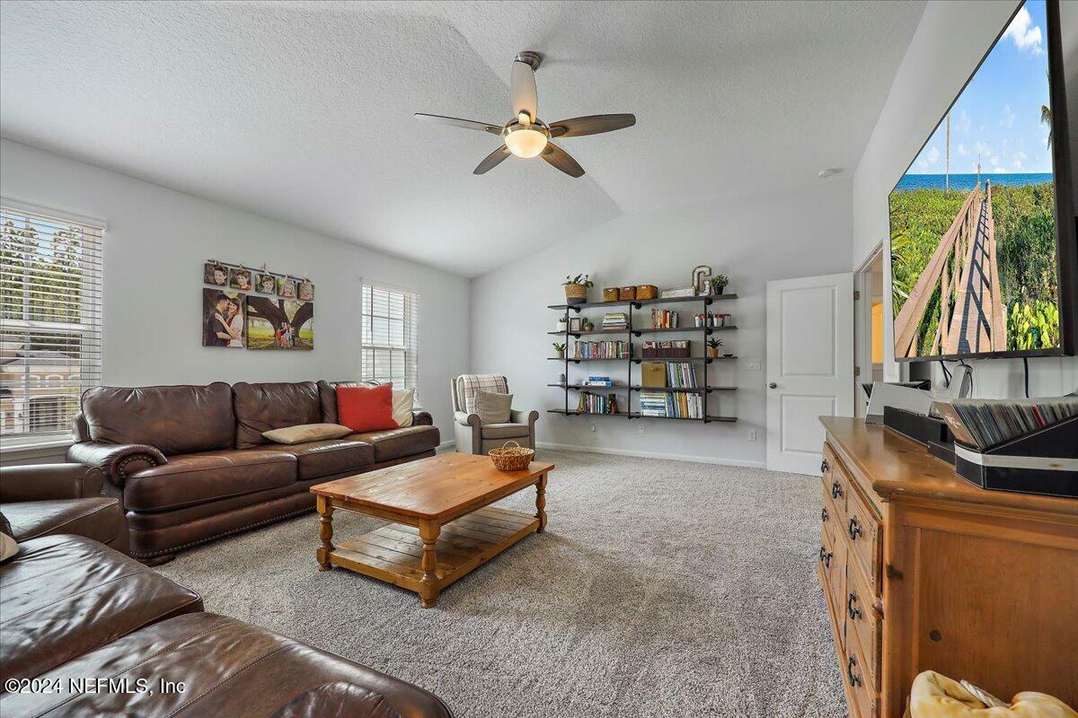 Property Photo: 835 Laurel Valley Drive FL 32065