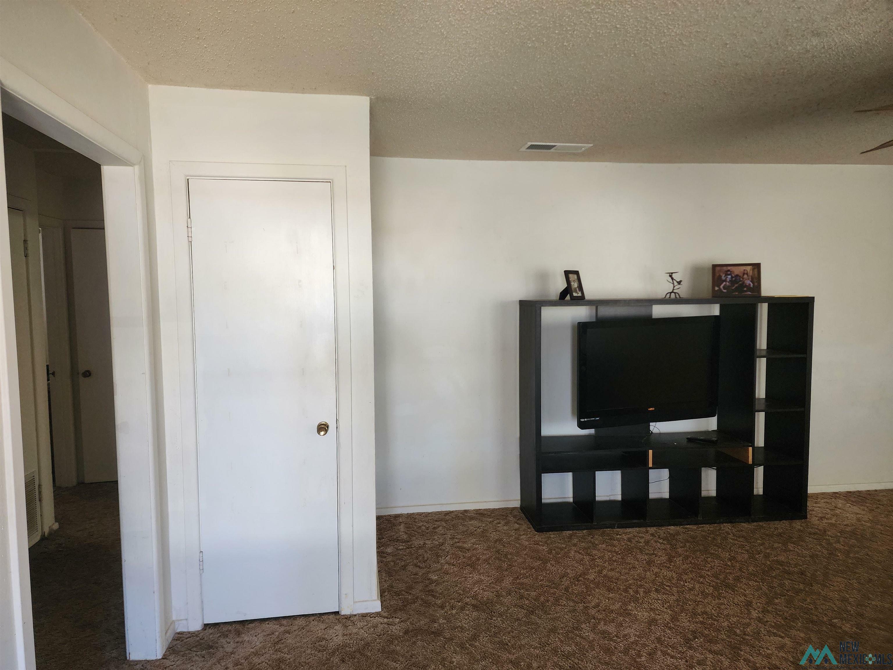 Property Photo: 525 W. 16th Lane NM 88130