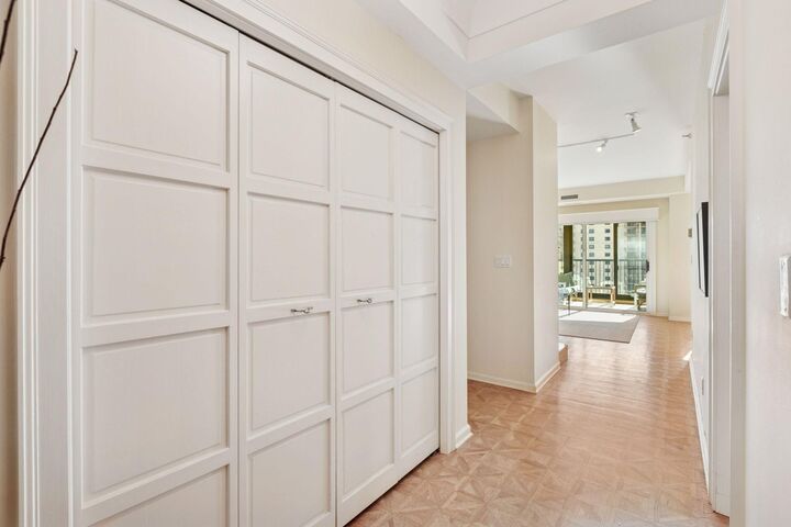 Property Photo: 1235 Yale Place 1505 MN 55403