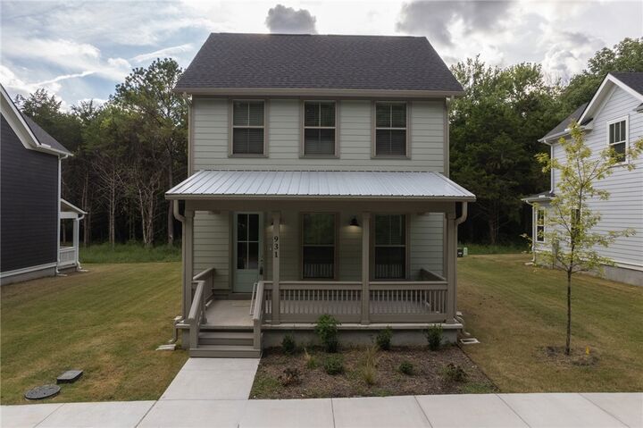 Property Photo:  931 S Waxflower Avenue  AR 72701 