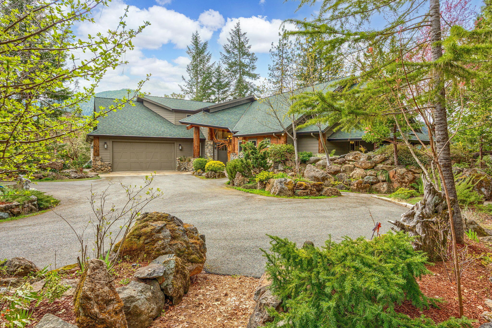 Property Photo: 211 Shorthorn Gulch Road OR 97526