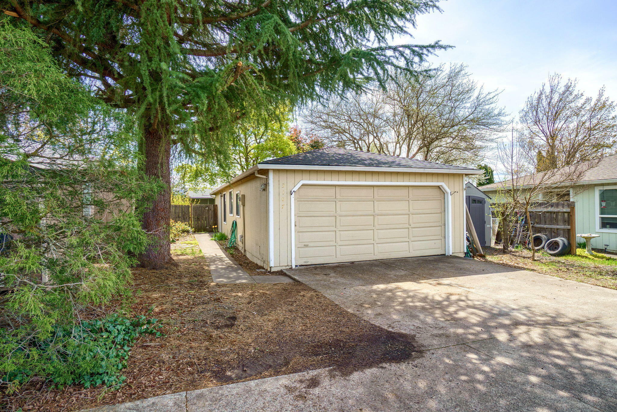 Property Photo:  3107 Cody Street  OR 97504 