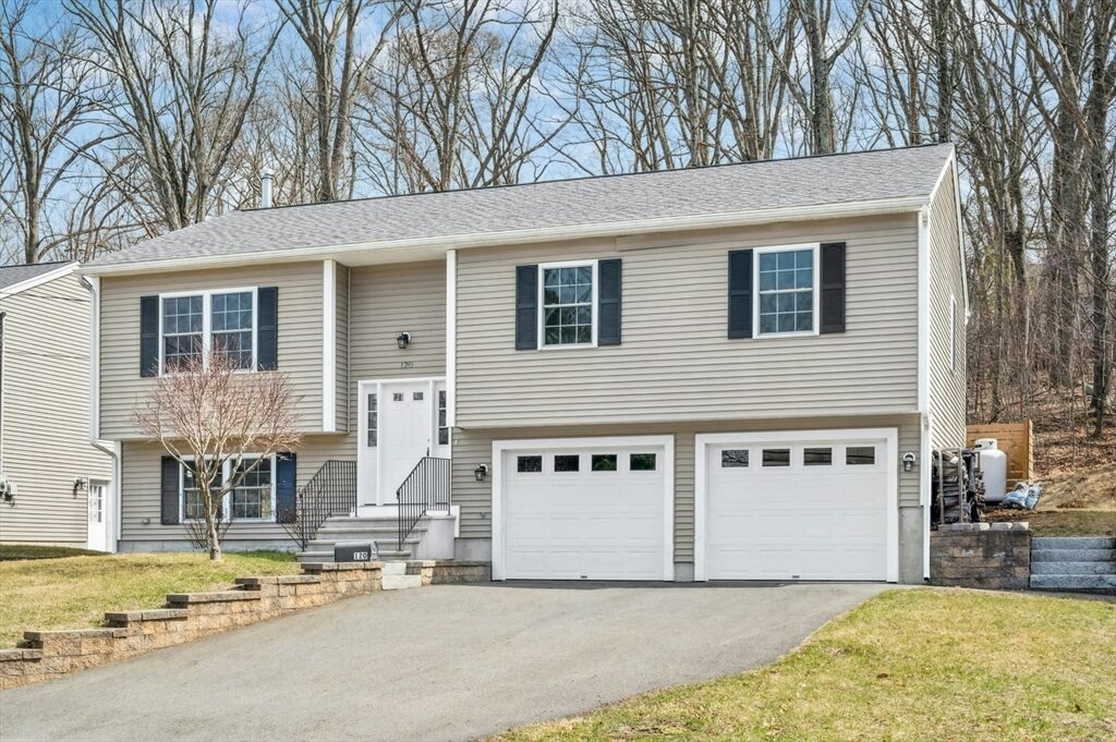 Property Photo: 120 Indian Hill Rd MA 01606