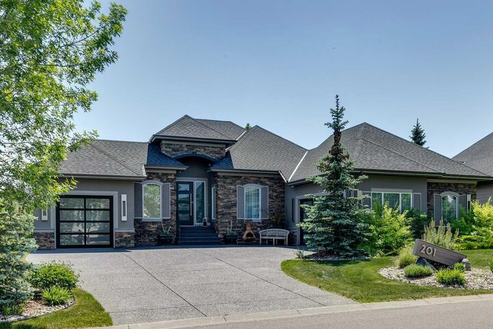 201 Heritage Isle  Heritage Pointe AB T1S 4J9 photo