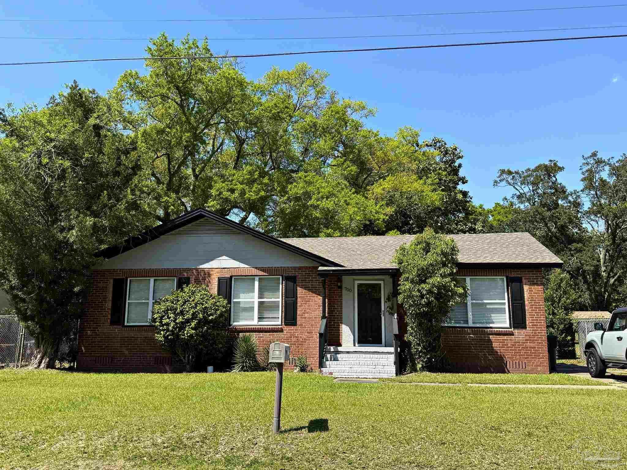Property Photo: 700 W Hernandez St FL 32501