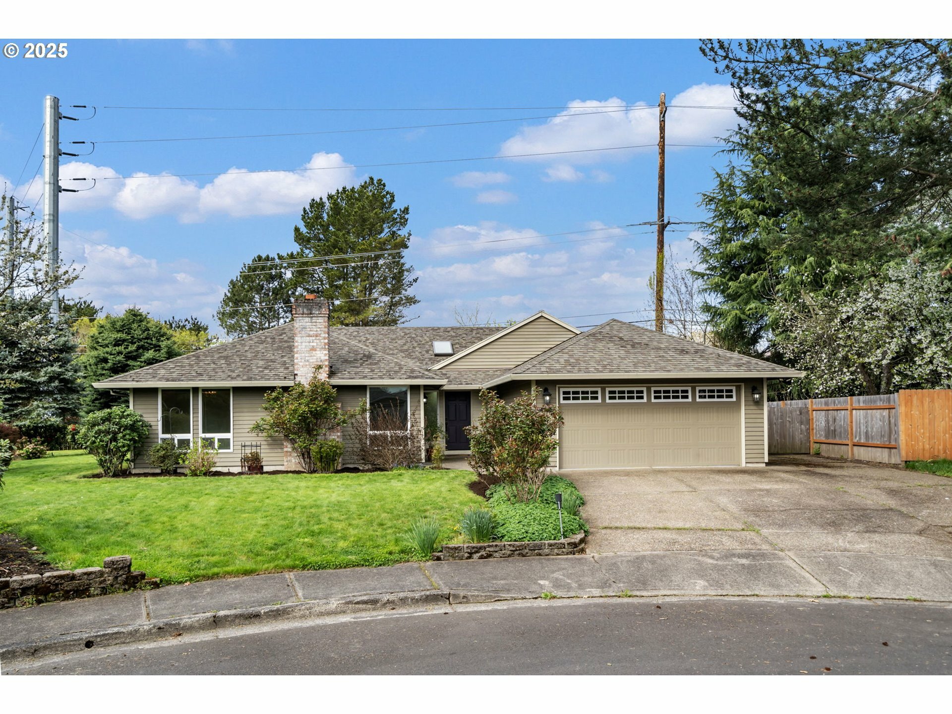 Property Photo: 1243 NE 56th Ct OR 97124