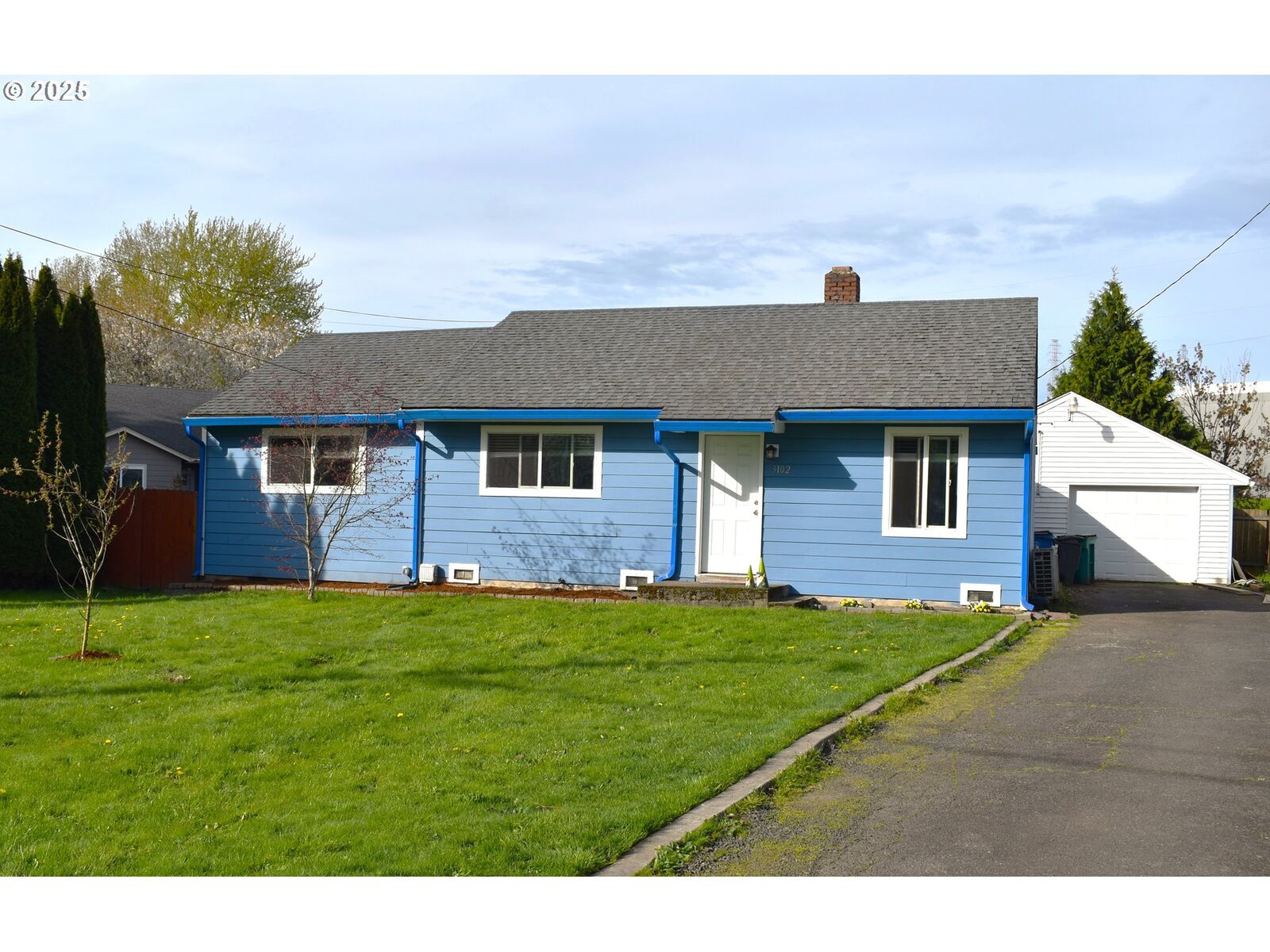 Property Photo:  3102 Yeoman Ave  WA 98660 