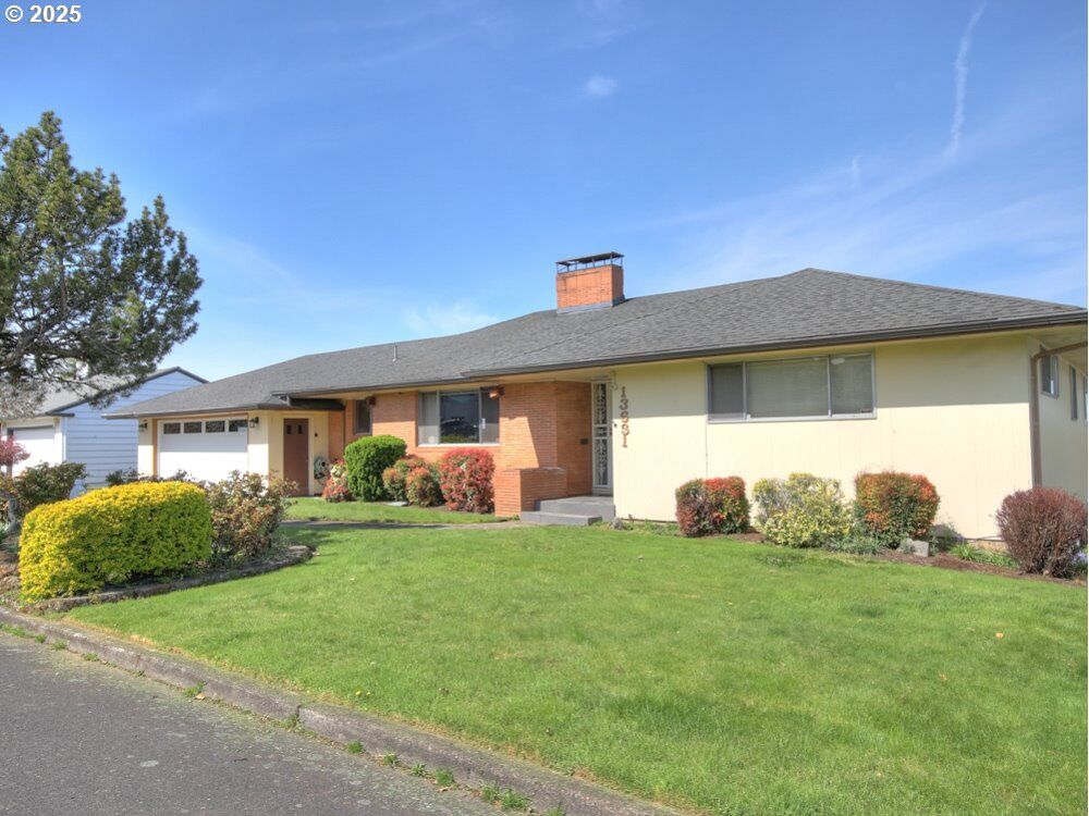 Property Photo:  13631 NE Klickitat Ct  OR 97230 