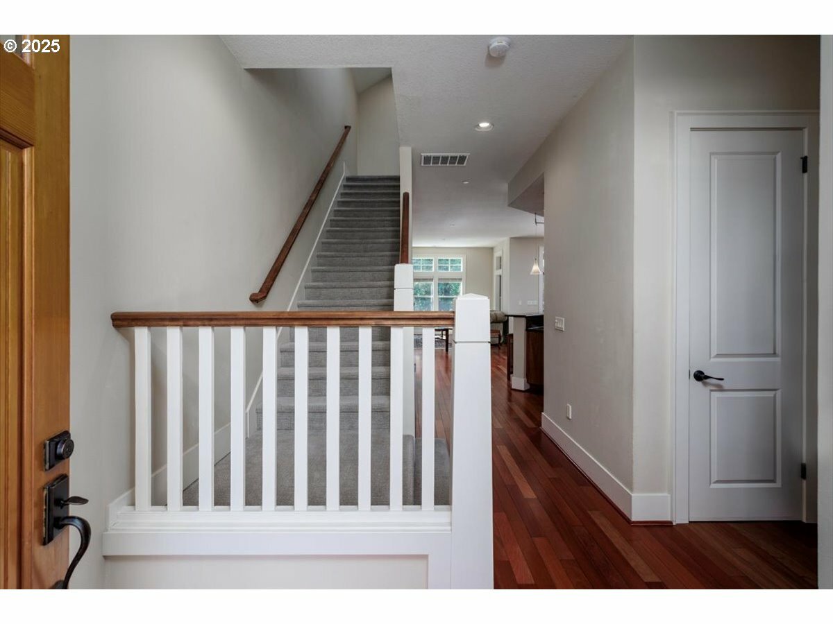 Property Photo: 10424 SW Windwood Way OR 97225