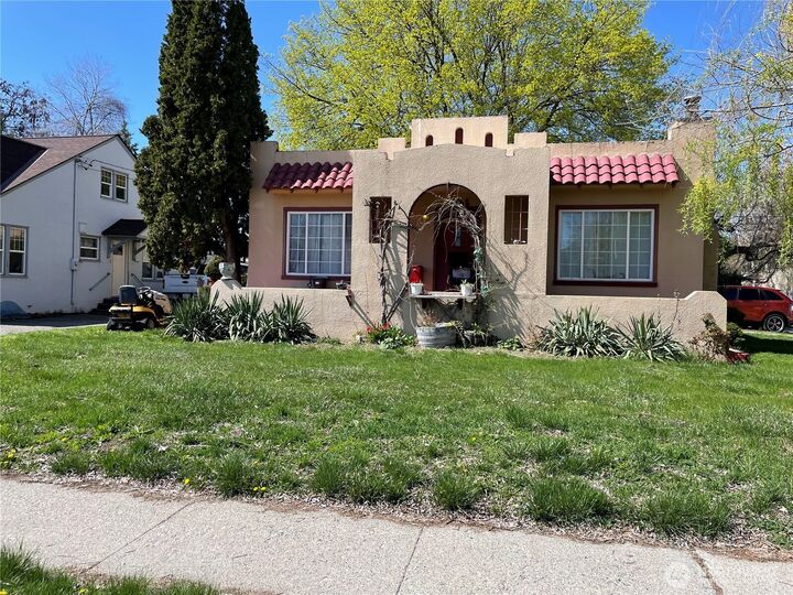 Property Photo: 304 Main Street S WA 98841