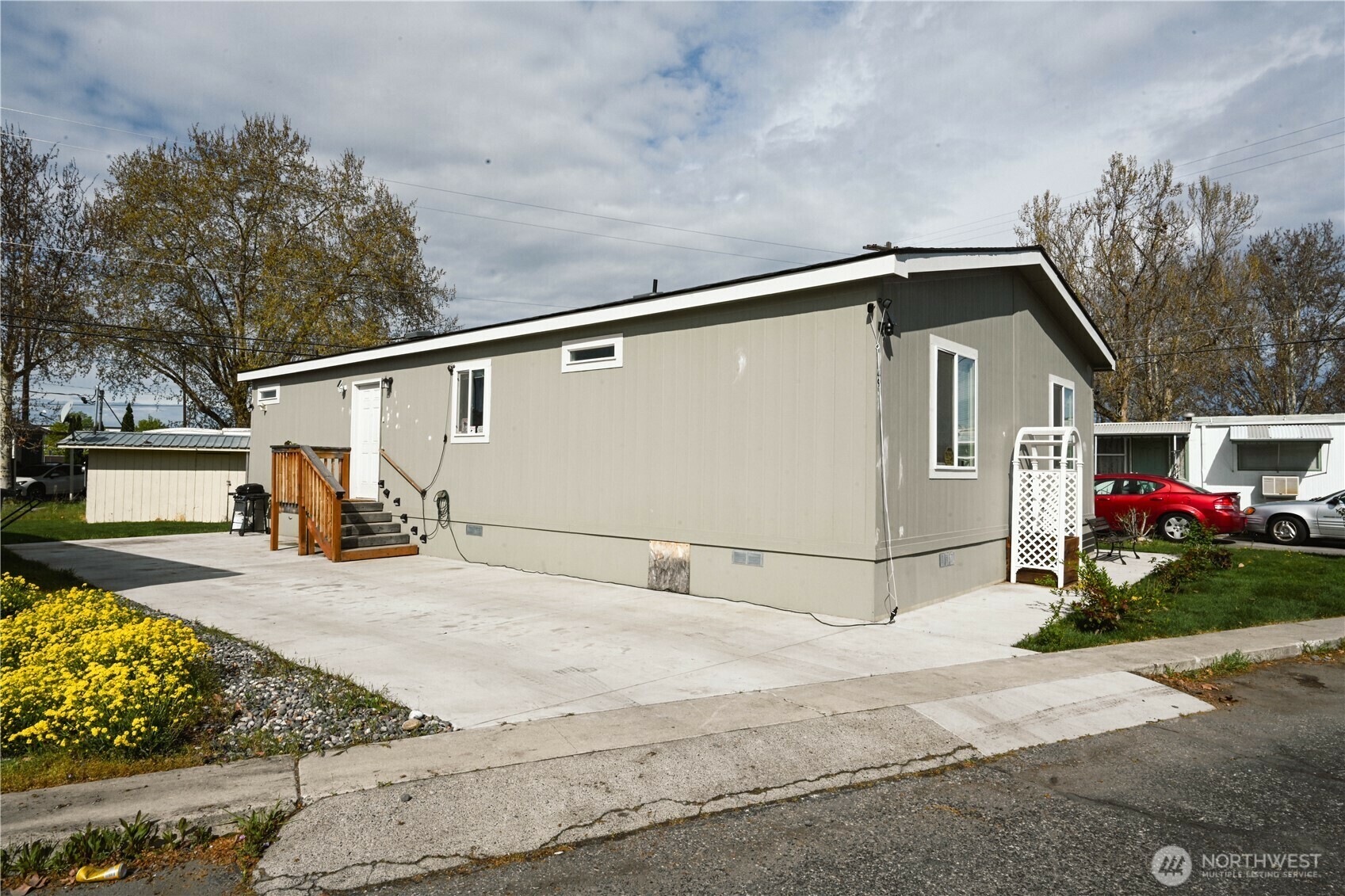 Property Photo: 49 Compton Lane WA 99354