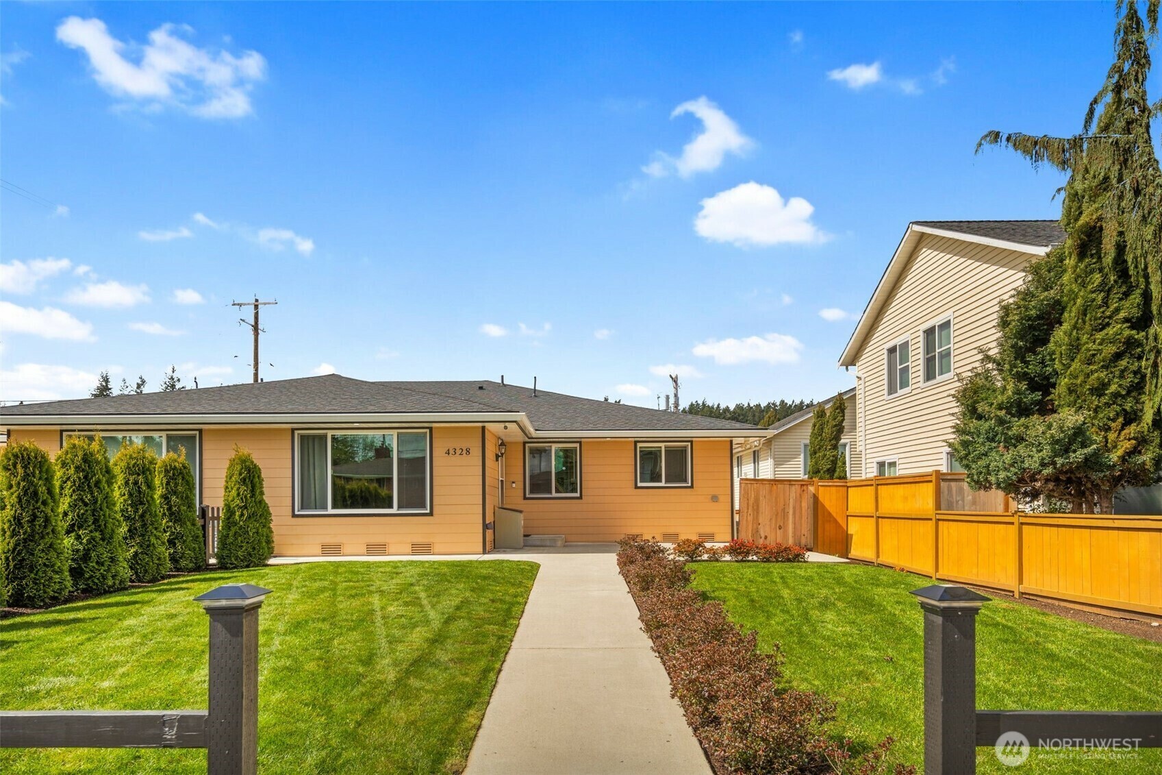 Property Photo: 4328 Hoyt Avenue WA 98203