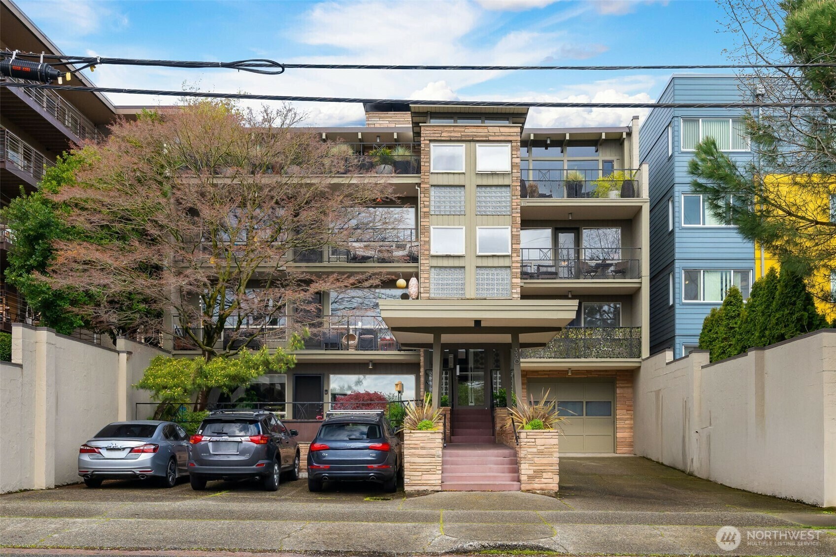 Property Photo:  330 W Roy Street 302  WA 98119 