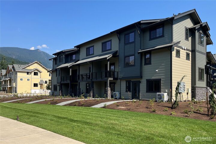 Property Photo:  1291  Waterfall Way SE 2003  WA 98045 