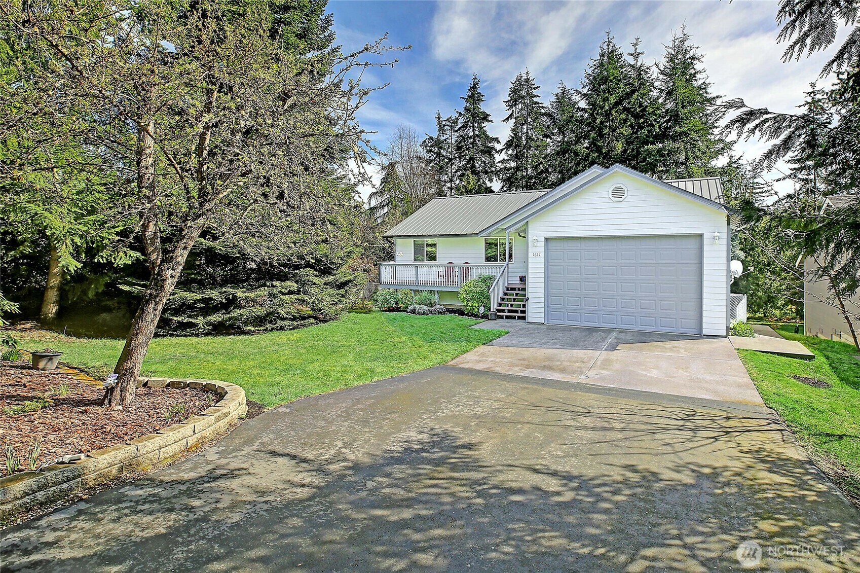 Property Photo: 1637 Poplar Lane WA 98282