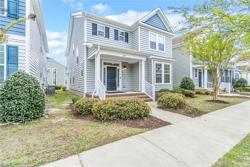 Property Photo: 307 Goldenstar Ln VA 23701