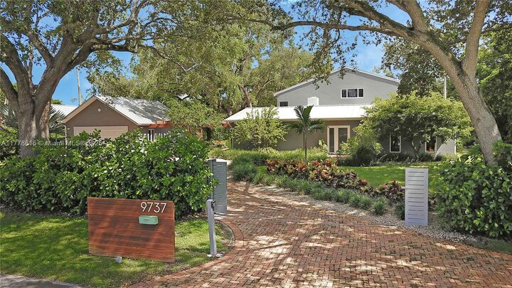 Property Photo:  9737 SW 98th St  FL 33176 