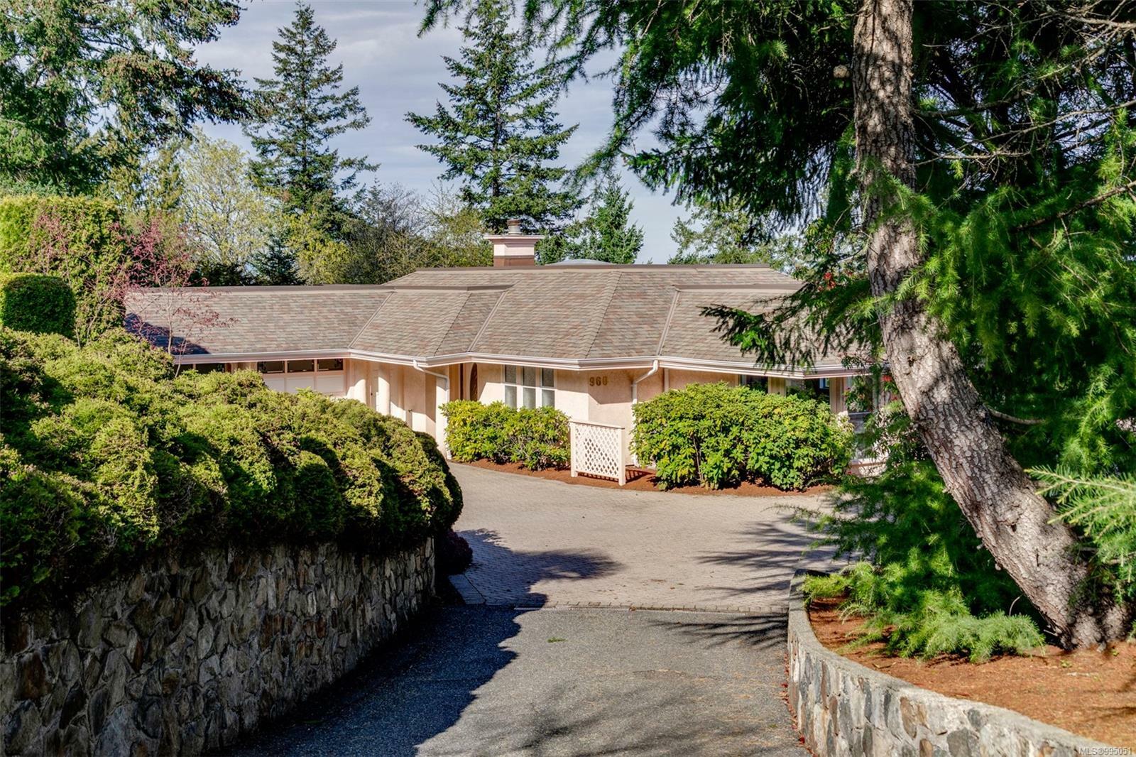 Property Photo: 960 Seapearl Pl BC V8Y 2X2