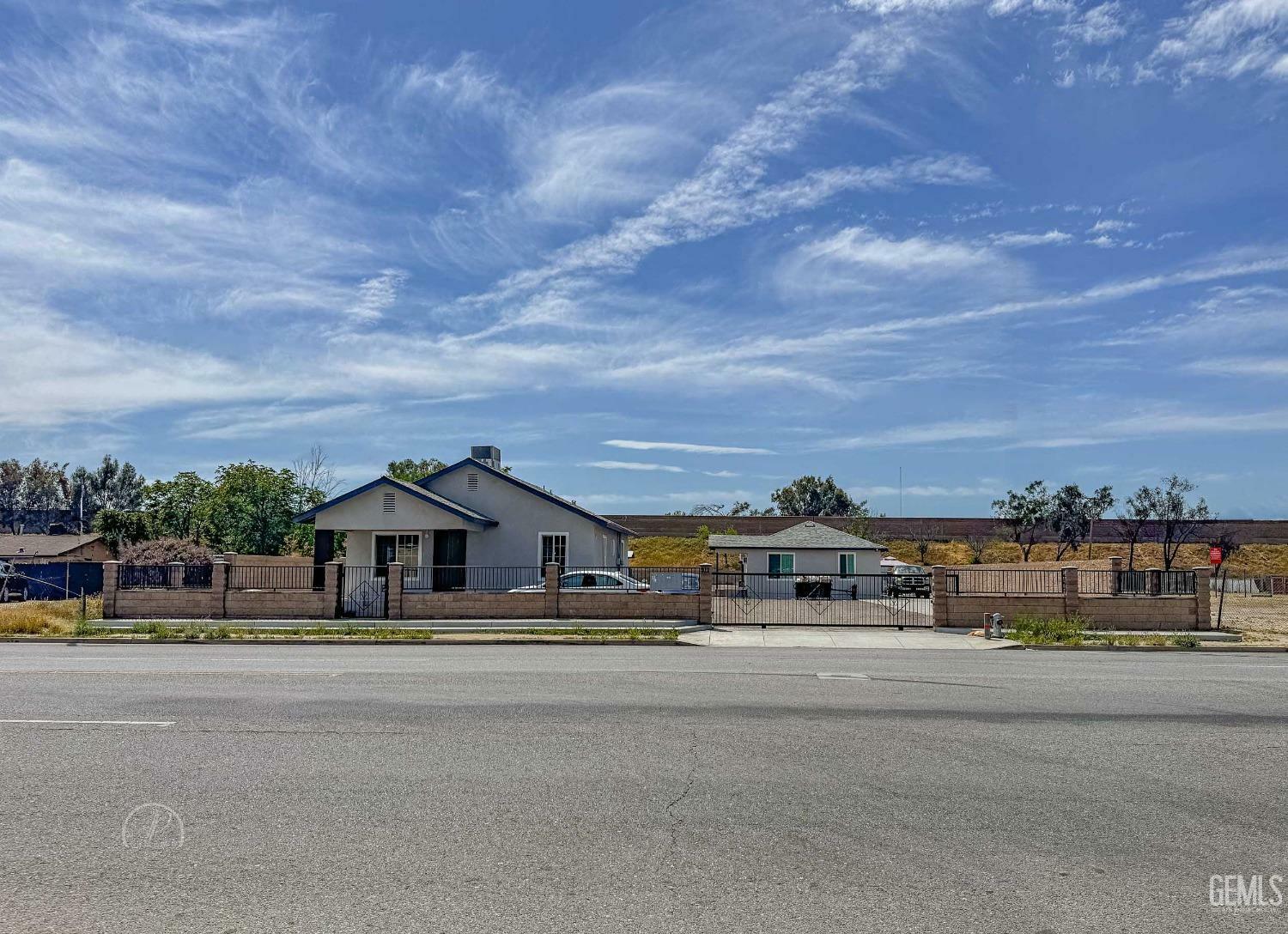 Property Photo:  911 E Brundage Lane  CA 93307 