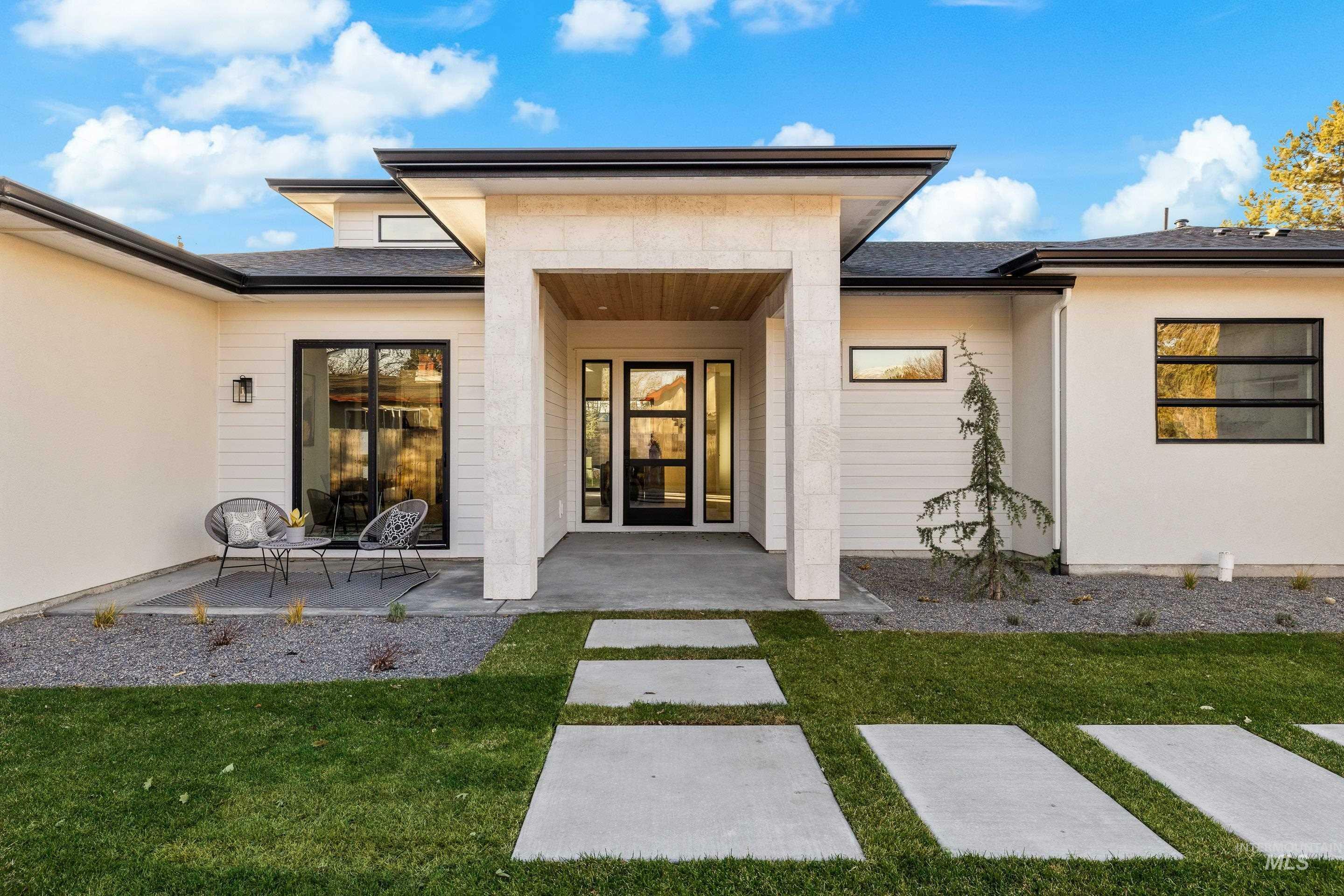 Property Photo: 2601 S Greenwood Circle ID 83706