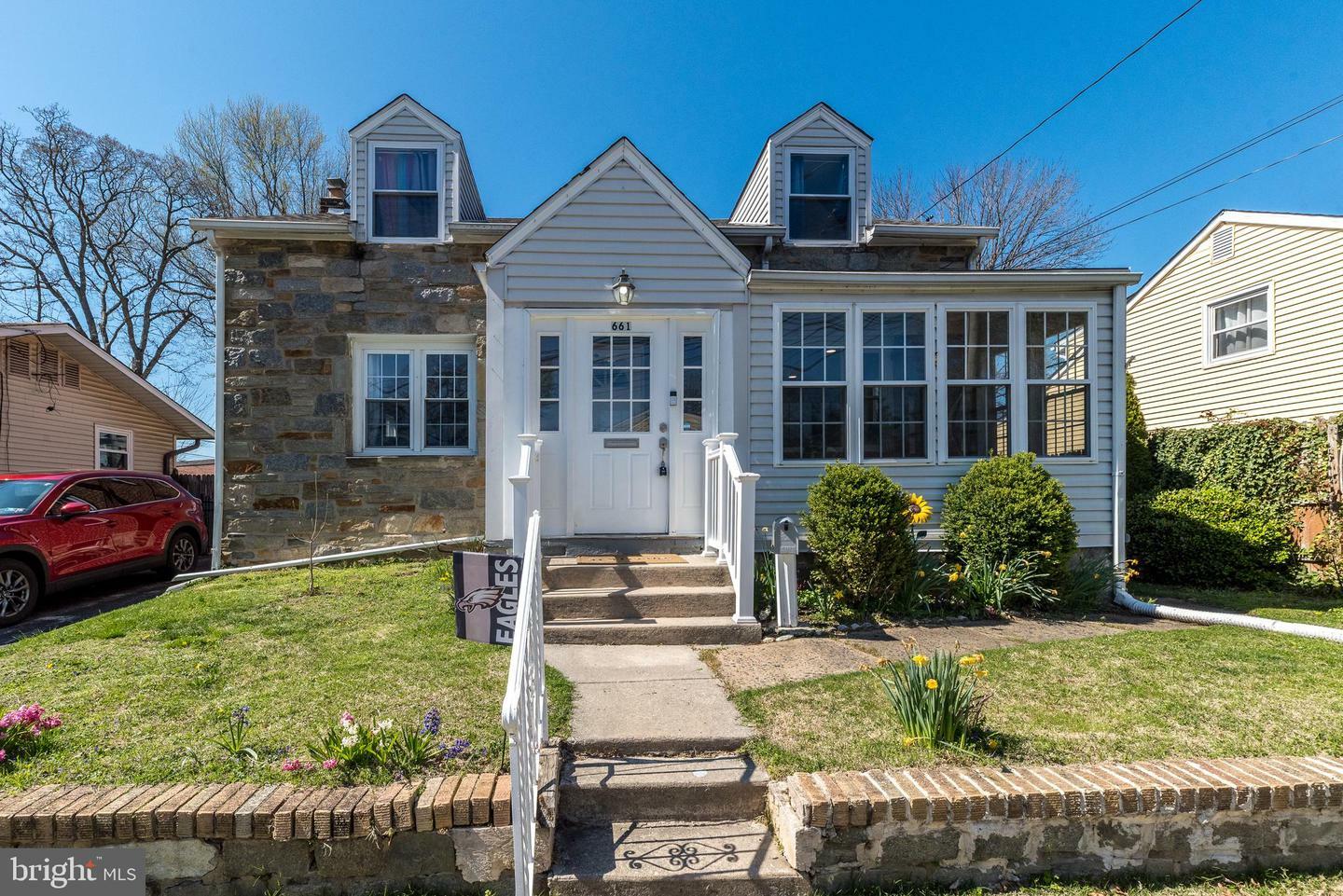 Property Photo: 661 Schoolside Lane PA 19081