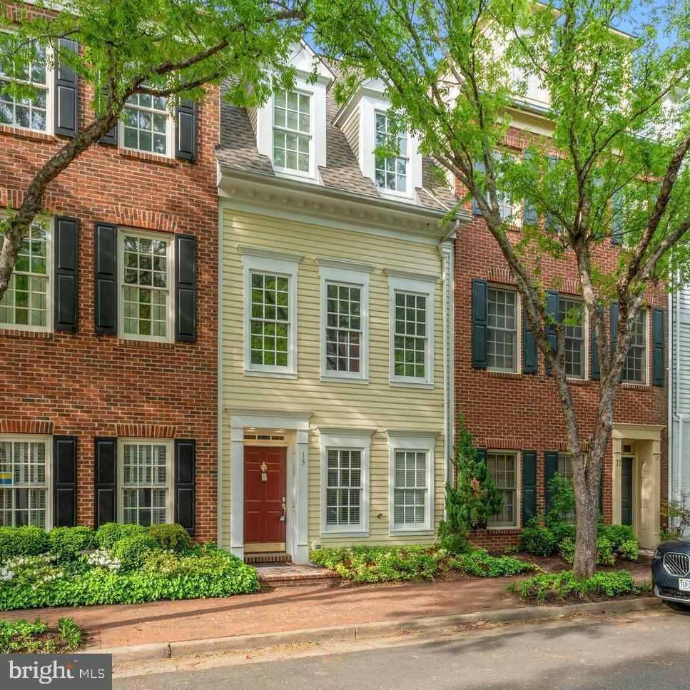 Property Photo: 15 Franklin Street VA 22314