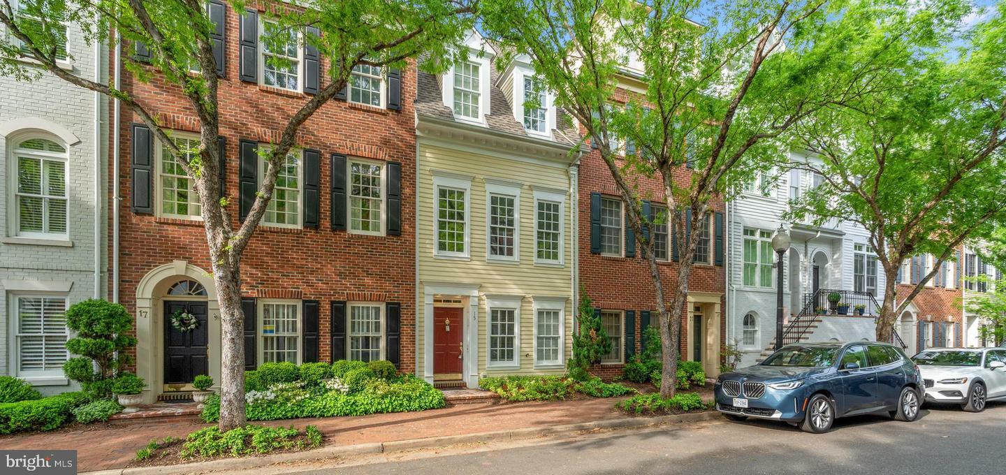 Property Photo: 15 Franklin Street VA 22314