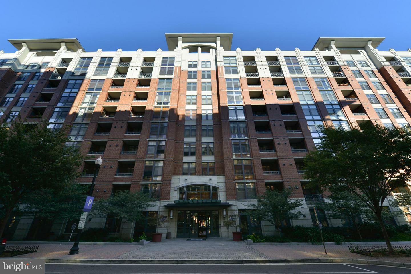 Property Photo: 1021 N Garfield Street B39 VA 22201