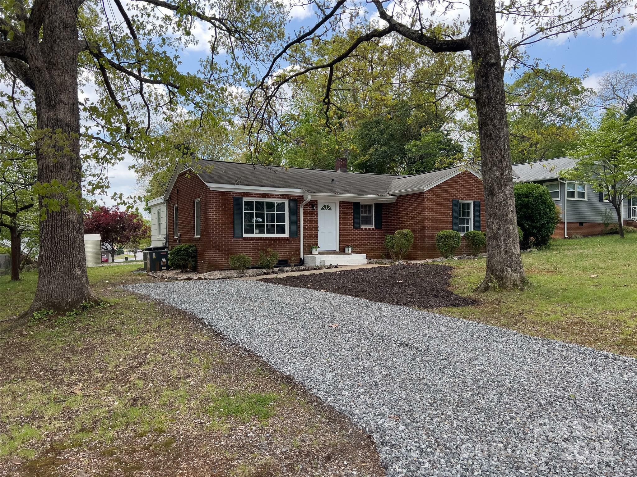 Property Photo: 430 Coolidge Avenue NC 28677