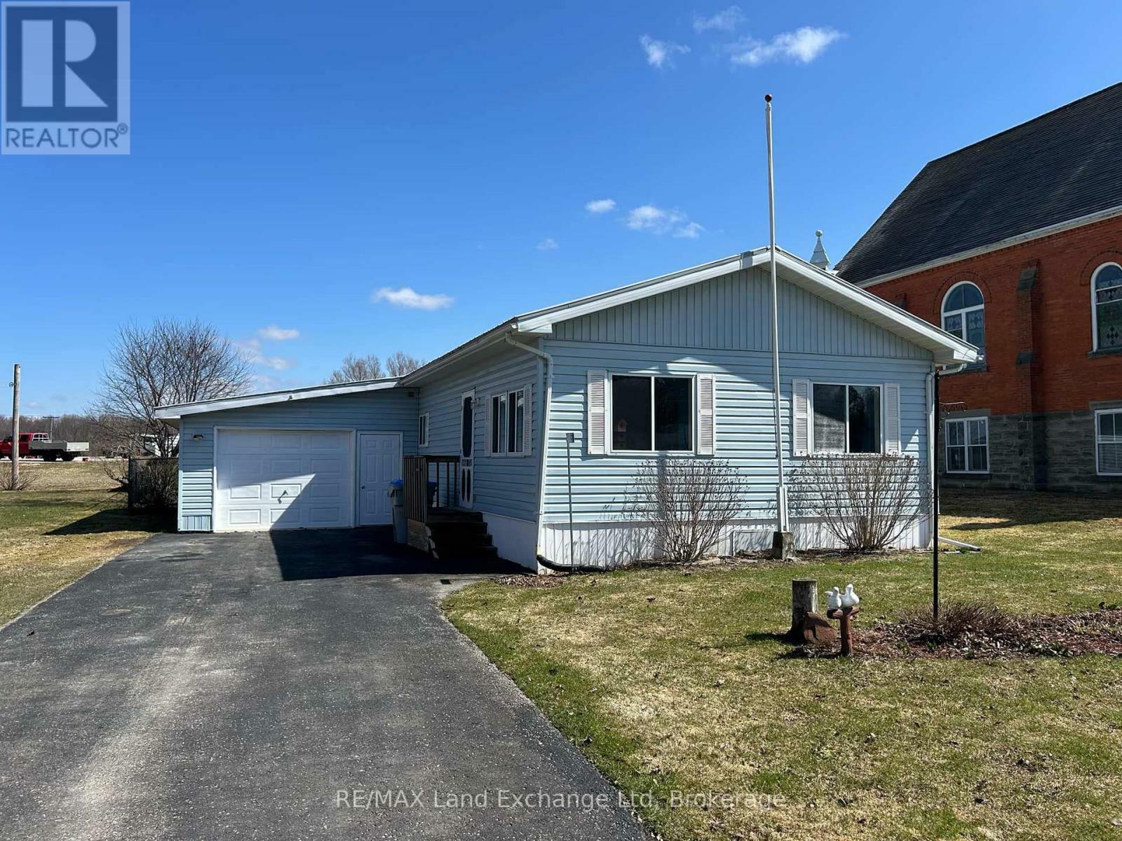 Property Photo: 85 Queen Street ON N0G 1G0