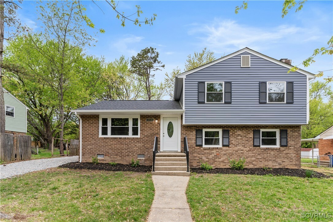 Property Photo: 1306 Fernleaf Drive VA 23235