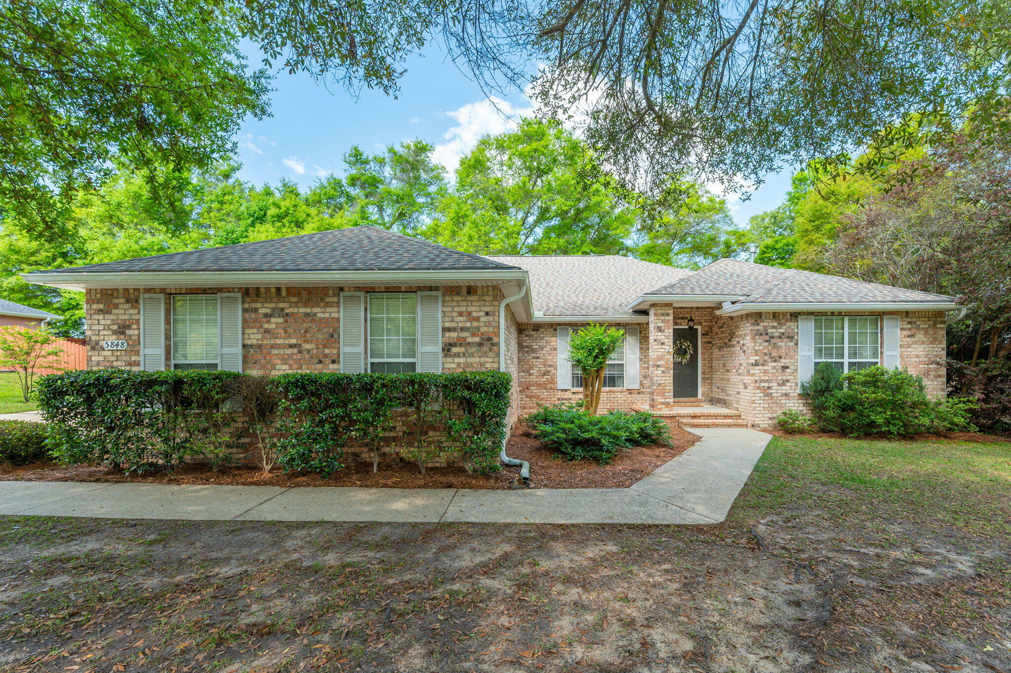 Property Photo: 5848 Calumet Court FL 32536