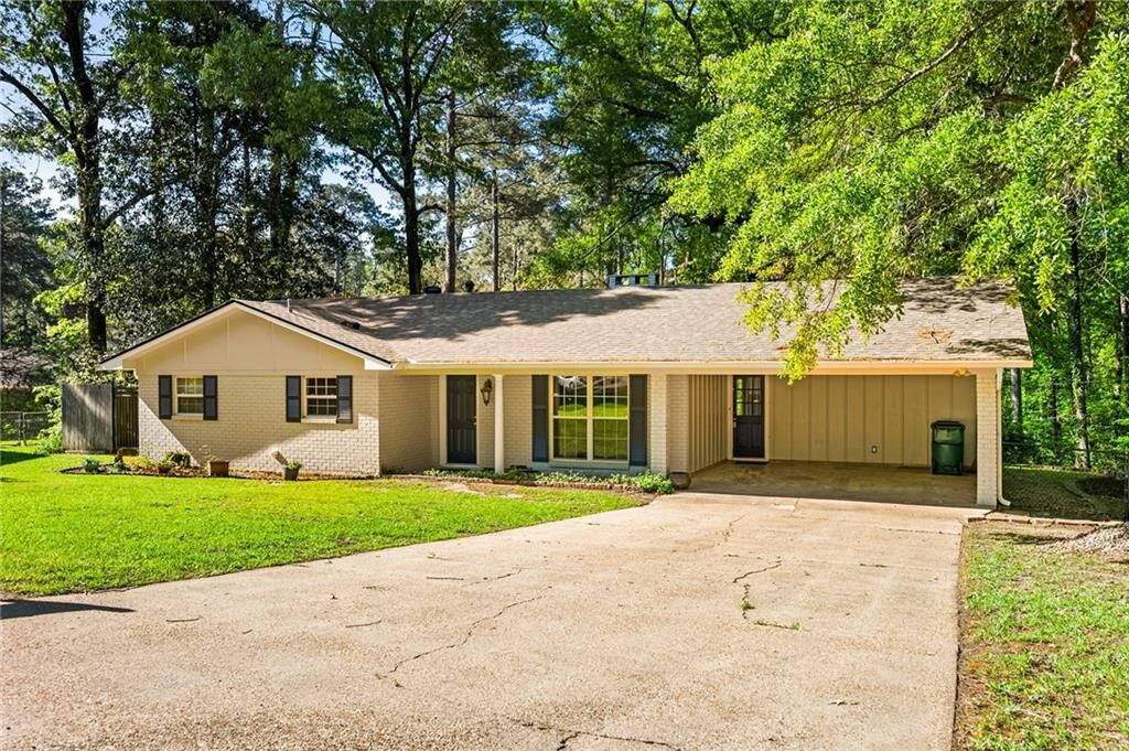 Property Photo: 334 Iris Park Drive LA 71360