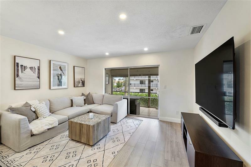 Property Photo: 40 SE 13th St B1 FL 33432