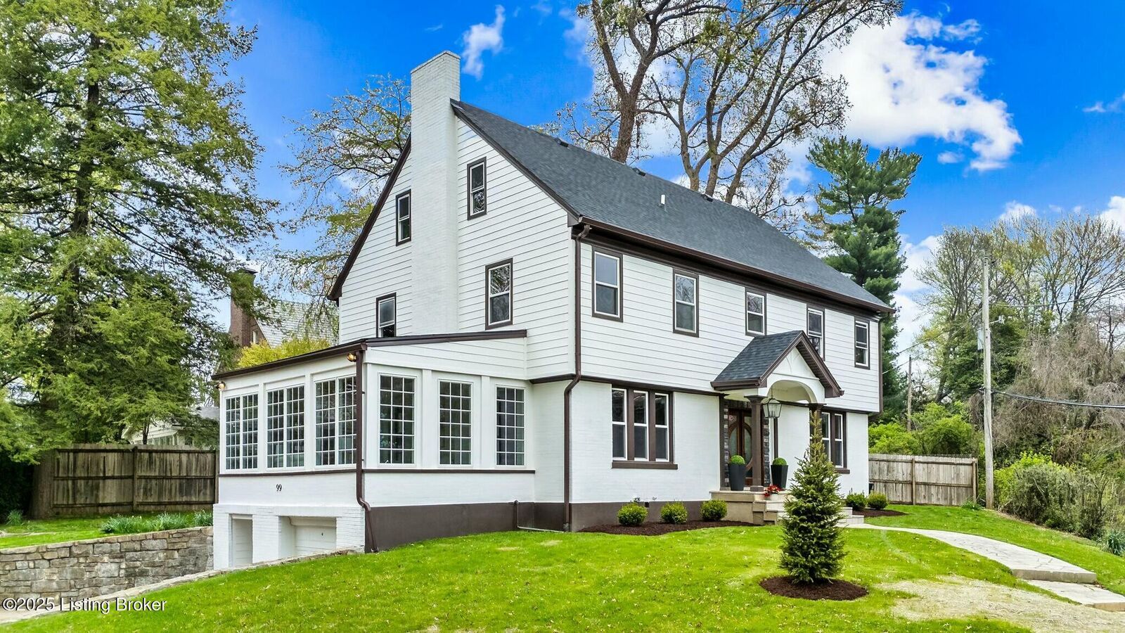 Property Photo:  99 Cross Rd  KY 40204 