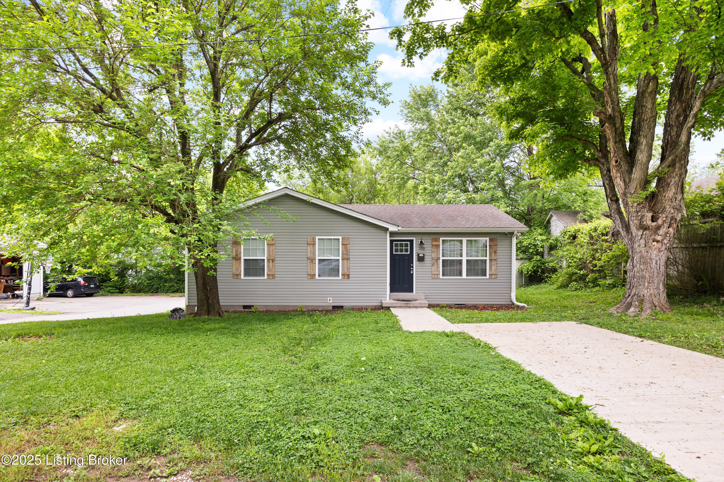 Property Photo: 102 W Warfield St KY 42701