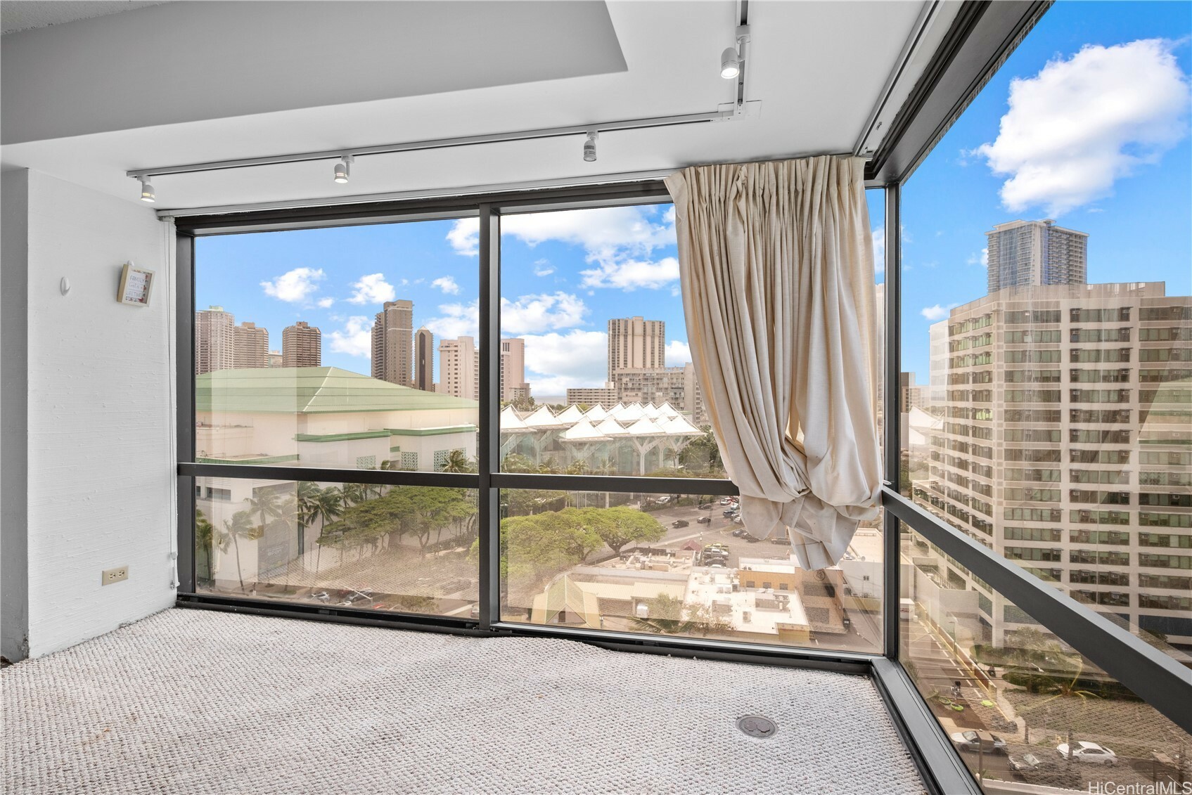 Property Photo: 1750 Kalakaua Avenue 1402 HI 96826