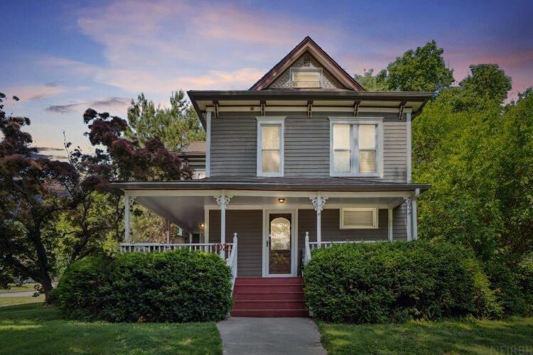 Property Photo: 1021 Tremont Street IA 50613